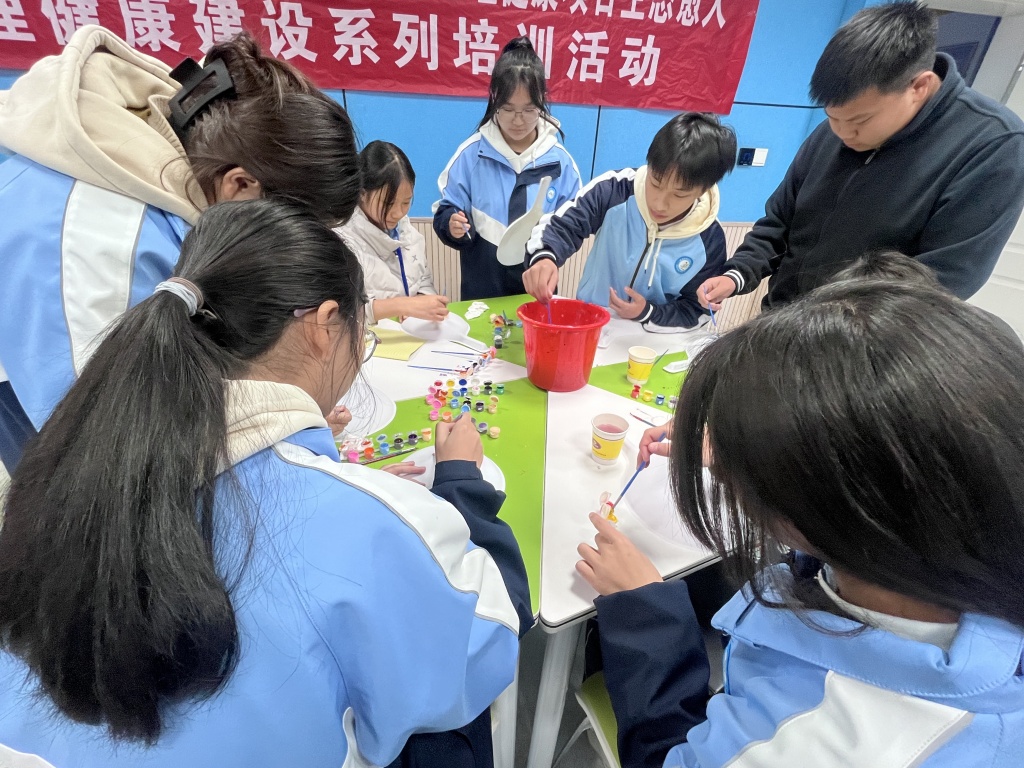 香港红十字会支持四川省红十字会学校心理健康第八期培训活动在隆昌市城关职业中学举行17.jpg