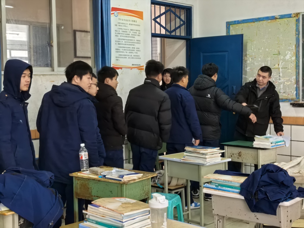 违禁物品检查2.jpg